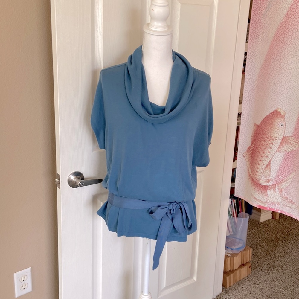 G2000 sleeveless sweater size M.